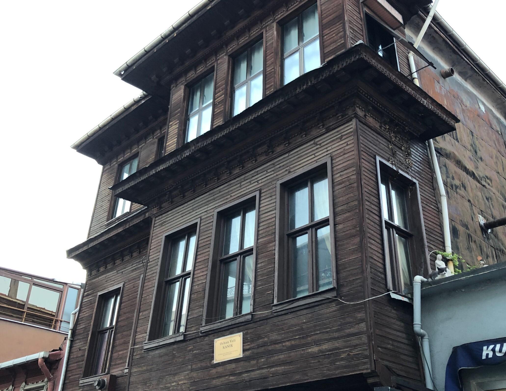 ORHAN VELİ'NİN EVİ İÇİN İMZA KAMPANYASI