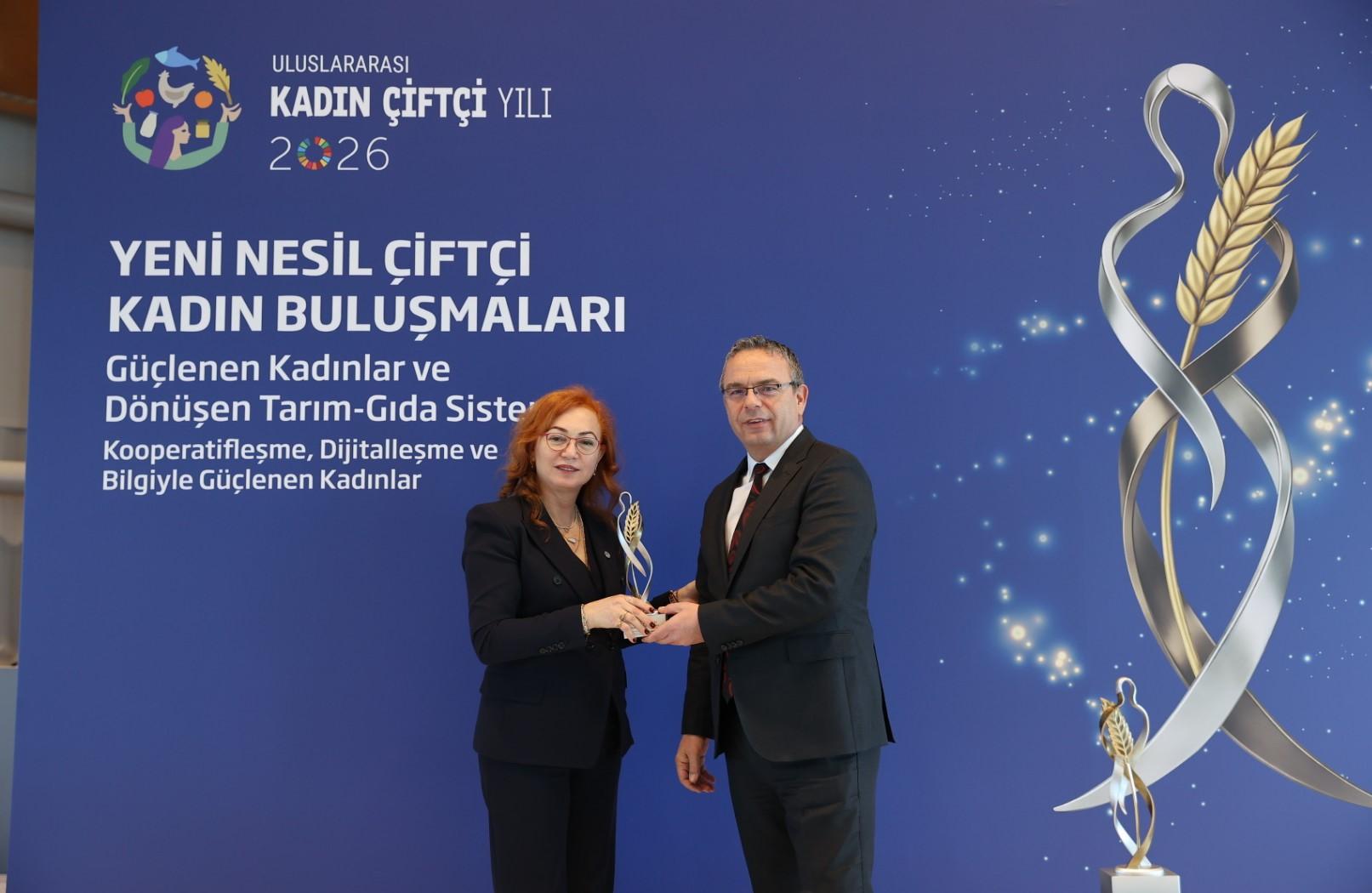 KADIN ÇİFTÇİLERE DİJİTAL PAZAR DESTEĞİ
