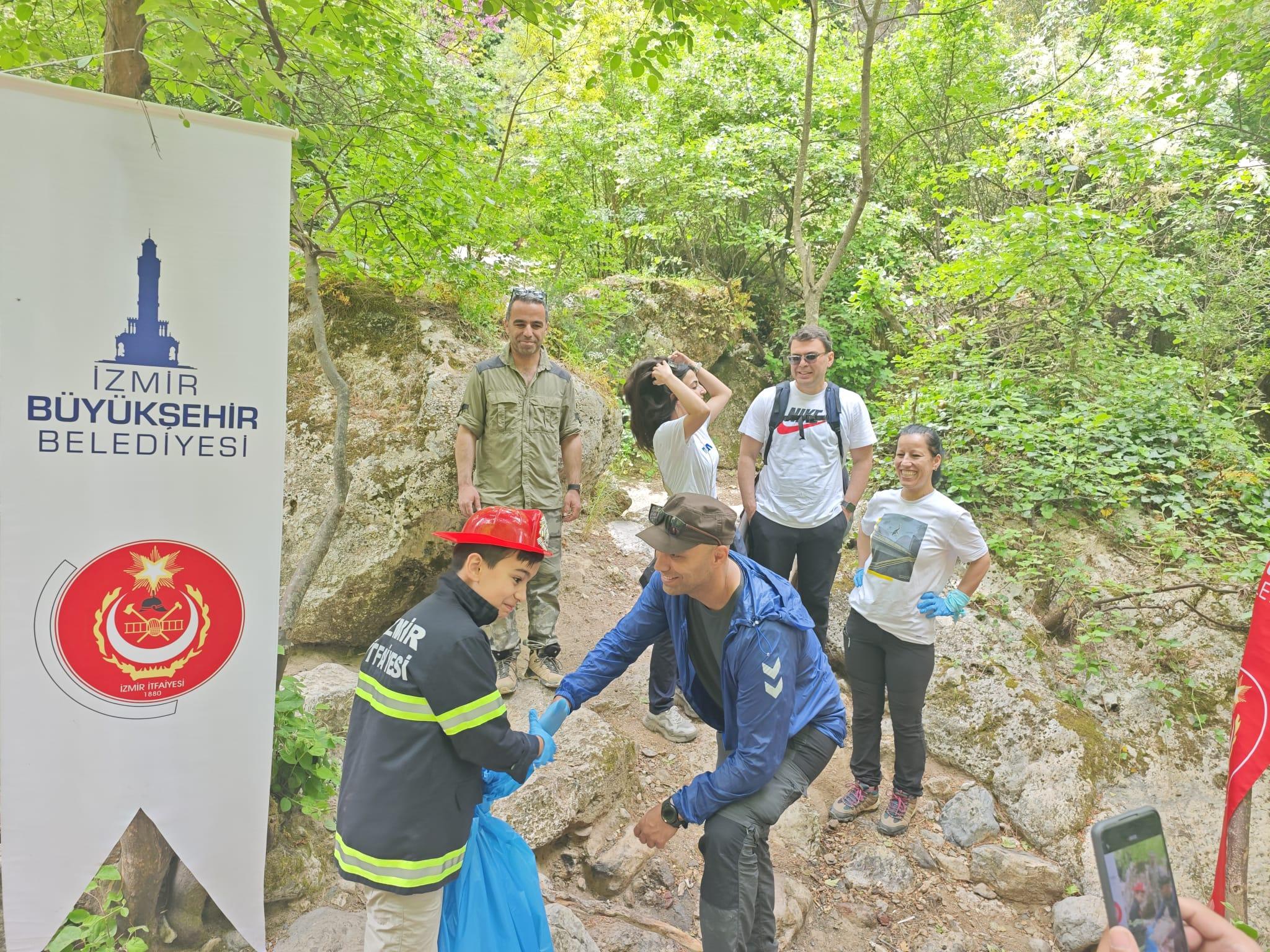 YANGIN RİSKİ OLAN ATIKLARI TOPLADILAR