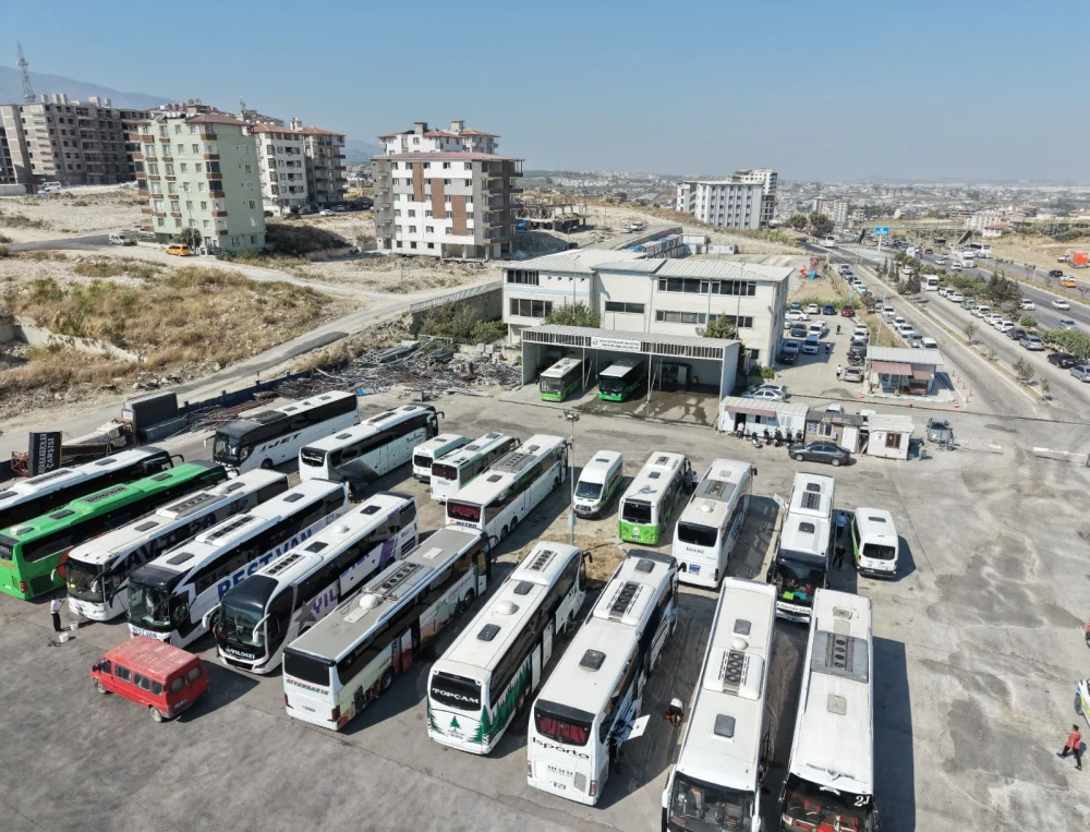 BÜYÜKŞEHİR TOPLU ULAŞIM ARAÇLARINI TEMİZLİYOR