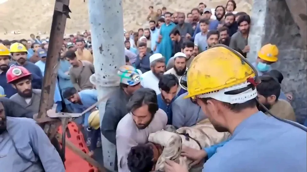 PAKİSTAN'DA MADEN FACİASI: EN AZ 34 İŞÇİ HAYATINI KAYBETTİ