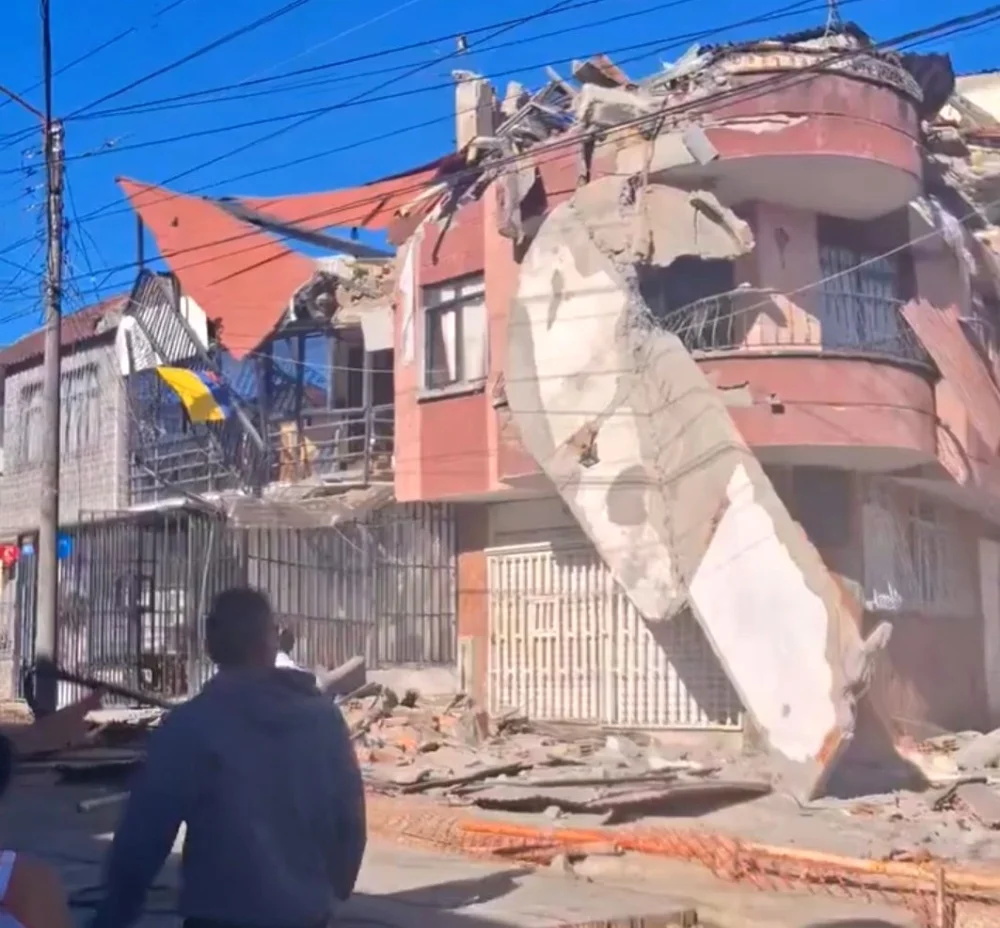 KOLOMBİYA'DA DEPREM FELAKETİ: 7.4'LÜK DEPREMDE ÇOK SAYIDA ÖLÜ VE YARALI VAR