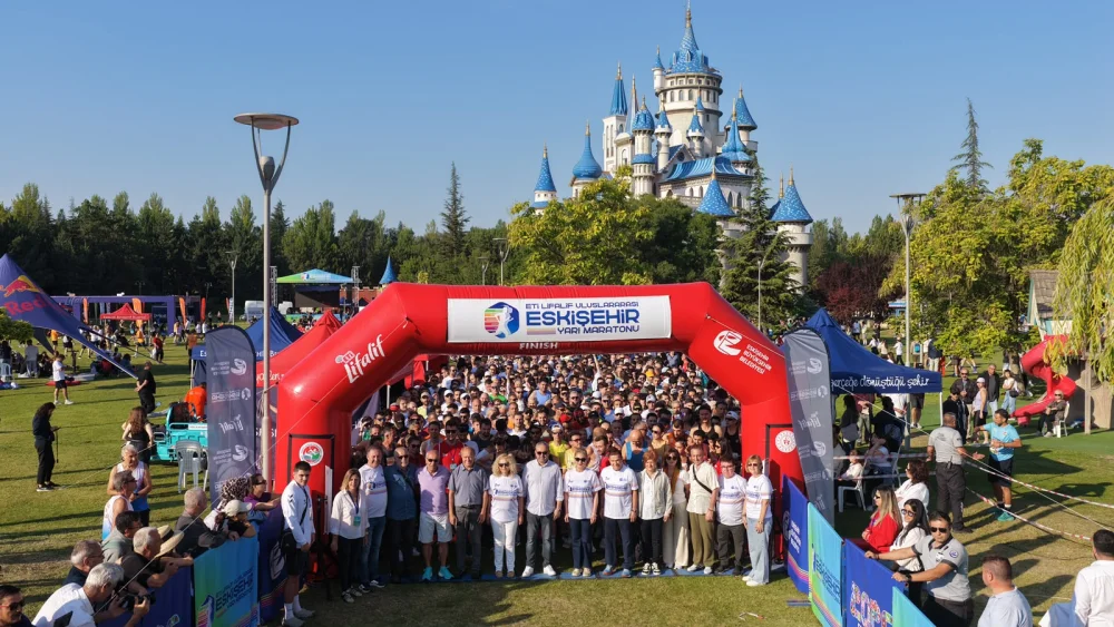 ESKİŞEHİR’DE ETİ LİFALİF ULUSLARARASI YARI MARATON HEYECANI YAŞANDI