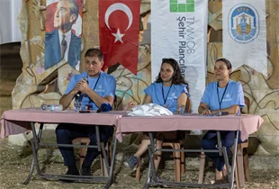BAŞKAN TUGAY GELECEĞİN ŞEHİR PLANCILARIYLA BULUŞTU