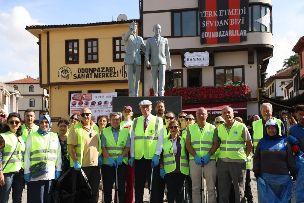 ODUNPAZARI’NDA DÜNYA TEMİZLİK GÜNÜ’NE ANLAMLI ÇAĞRI