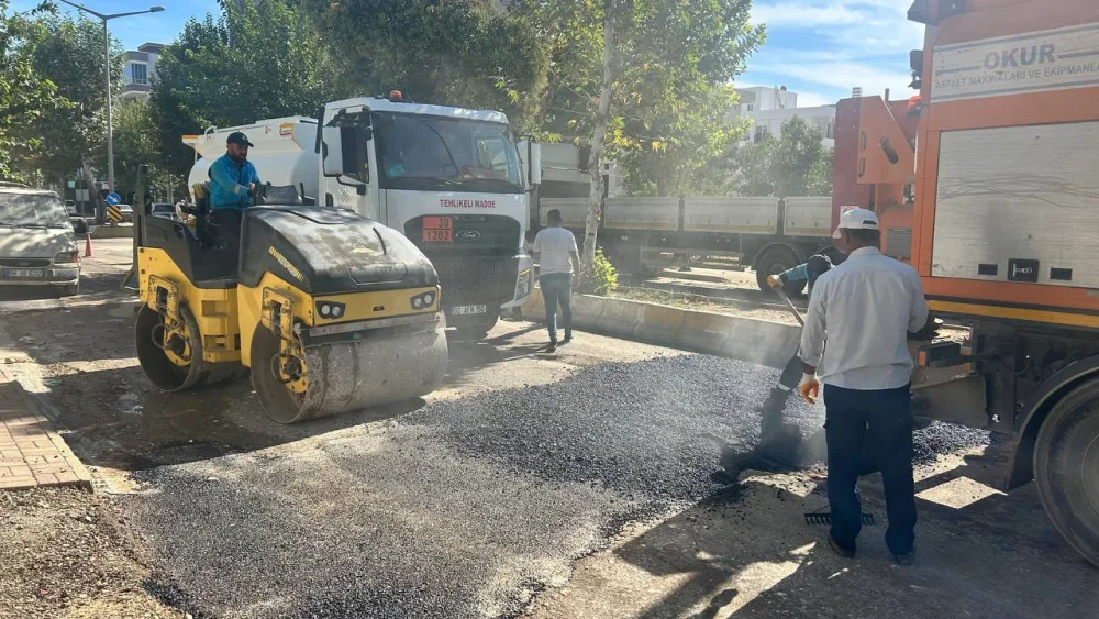 ADIYAMAN BELEDİYESİ YOL BAKIM VE ONARIM ÇALIŞMALARINI SÜRDÜRÜYOR