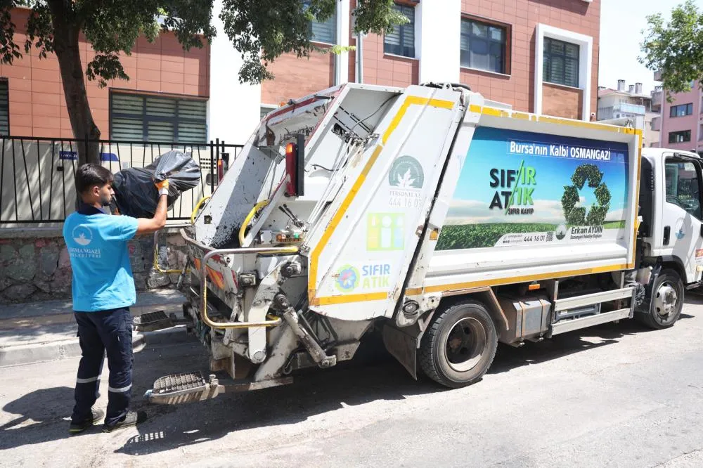  Osmangazi’de Çöp Evden 2,5 Ton Geri Dönüşüm Atığı Çıkarıldı